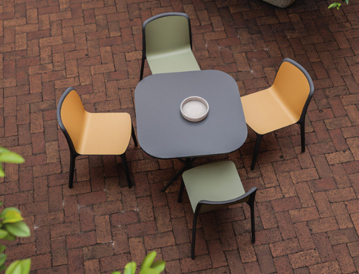 Chaise Bika esPattio dans un espace de restauration professionnel