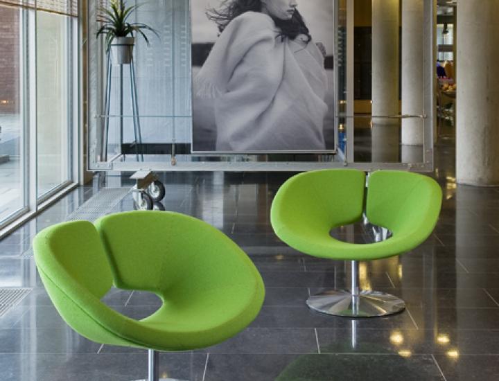 Fauteuil pivotant Apollo Artifort en tissu, idéal accueil, attente et bureau directionnel