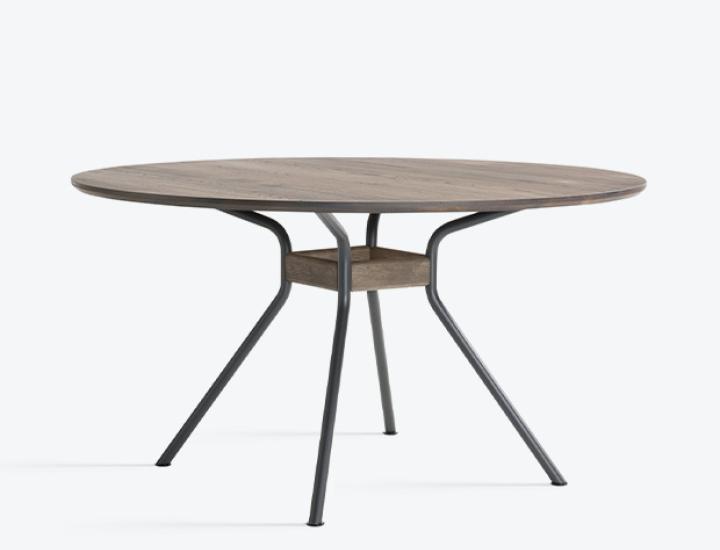Table de réunion Beso Artifort, plateau chêne ou Fenix, piètement métal poudre texturée, poutre chêne