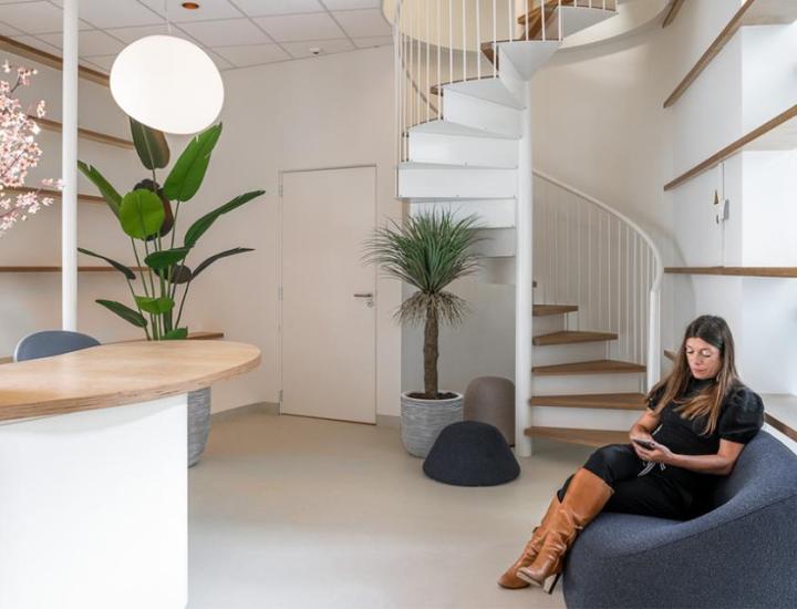 Swamp XL – loveseat tapissé, poignée cuir optionnelle noir ou naturel