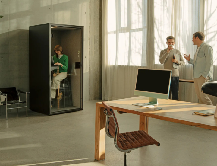Cabine acoustique de bureau FOCUS, ventilation 165 m³/h, tablette de travail, espace confidentiel 1 m²