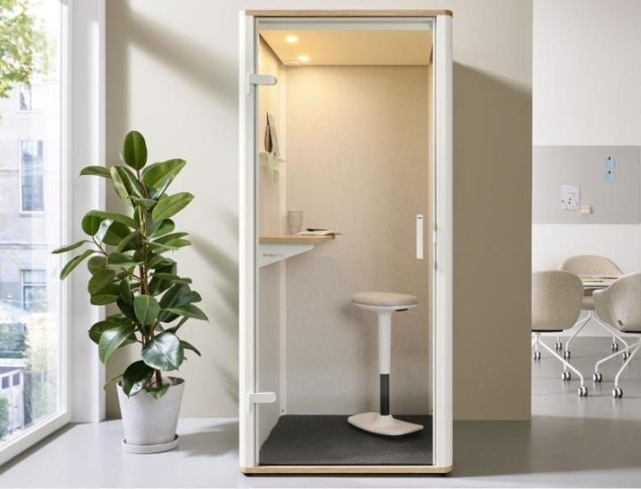 Box acoustique BOSSELINO UNO en coworking, poste individuel calme et design