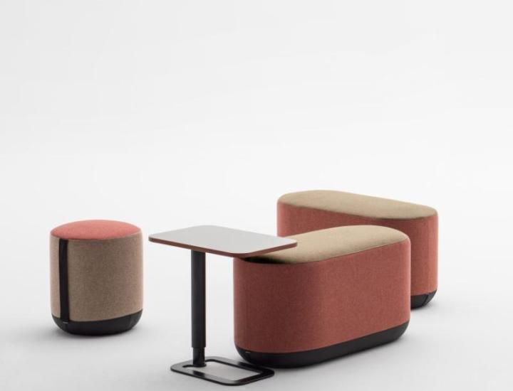 Pouf BI Bralco en espace collaboratif, assise d’appoint bicolore pour zoning