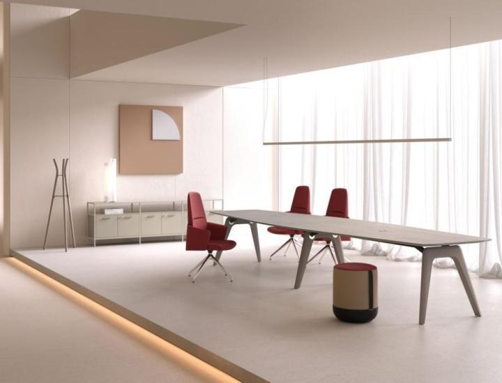 Table RAIL Bralco pour salle de réunion, finition chêne ou verre trempé, vue sur fond blanc