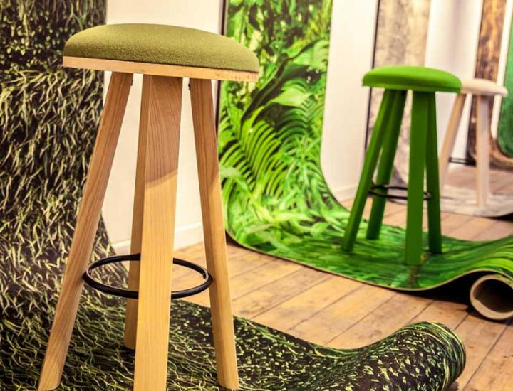 Revêtement mural acoustique BuzziSkin avec surface pinnable pour affichage et signalétique