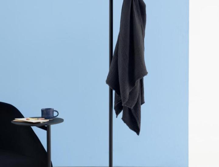 Flow Square Cascando dans un espace d’accueil – rangement manteaux et sacs