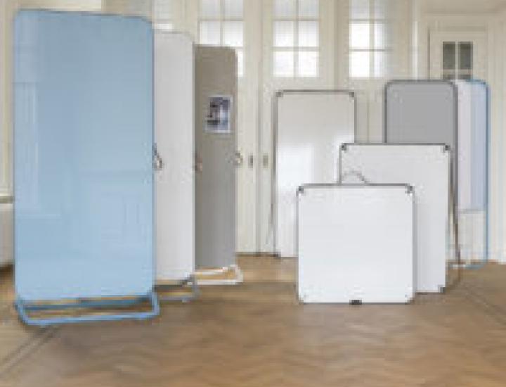 Tableau blanc léger 10,9 kg pour réunion pop-up – Momentum, blanc/bleu/gris