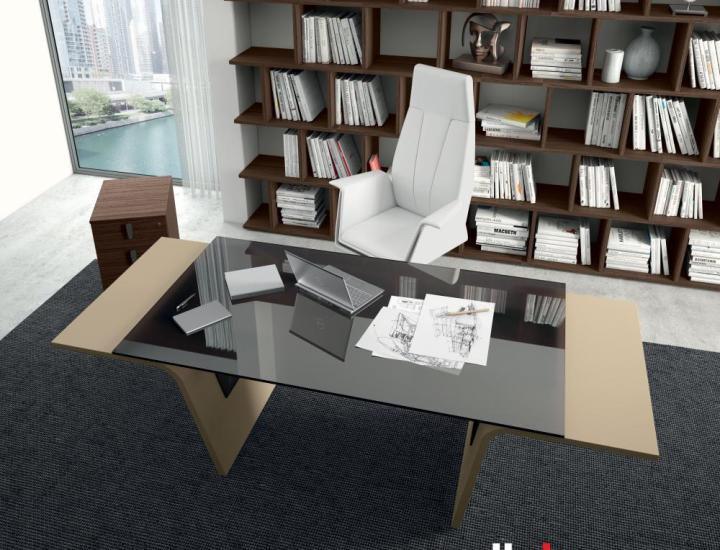 Bureau exécutif LARUS – bureau direction design italien en environnement professionnel
