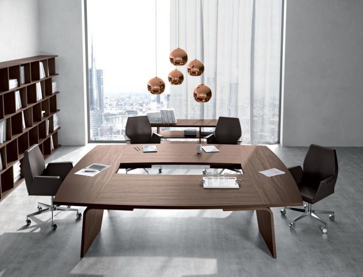 Bureau de direction LARUS avec finitions premium – plateau bois ou verre dans bureau de dirigeant
