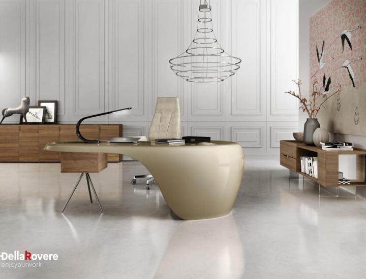 Bureau design UNO Della Rovere – vue produit, laqué, trépied chromé