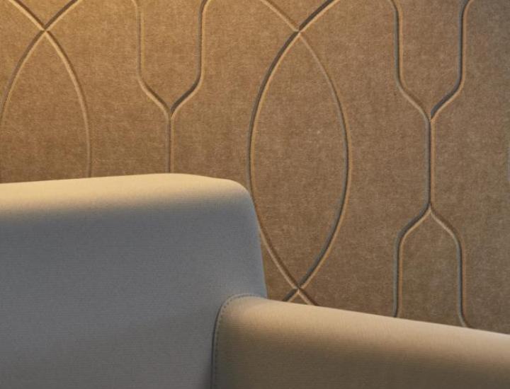 Mur acoustique ECOwall V-Cut en bureau – panneaux design pour réduire la réverbération