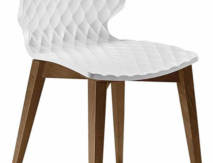 Chaise Uni ET AL. sur fond blanc