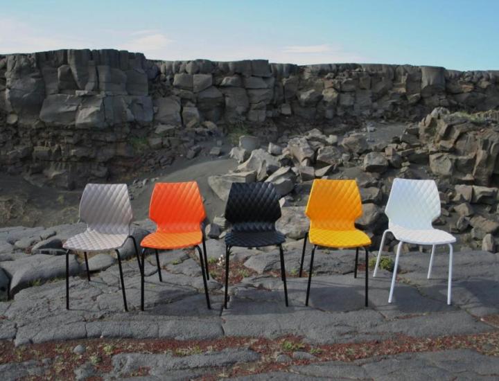 Tabouret Uni ET AL. dans un espace convivial contemporain