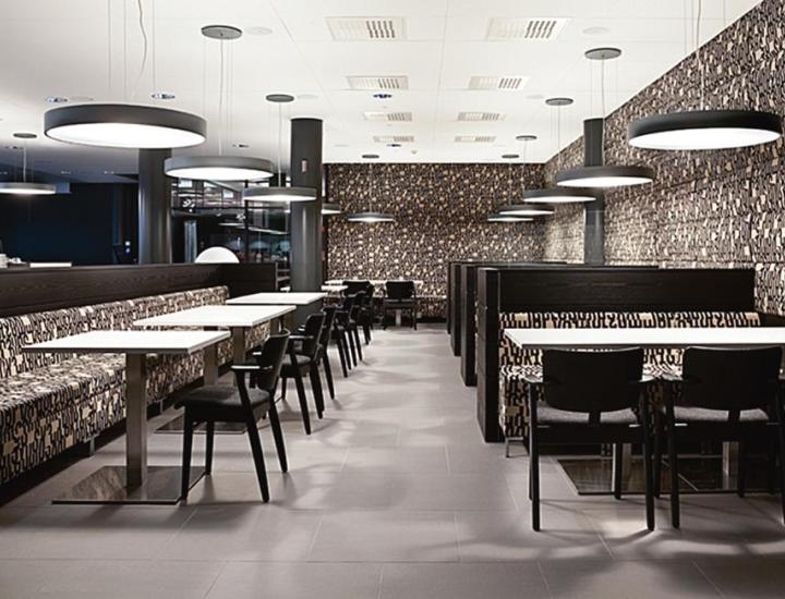 Banquette Abaco ET AL. aménagée en espace d’accueil design