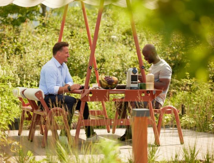 Table AMAi Extremis en espace collaboratif – table haute basse modulable