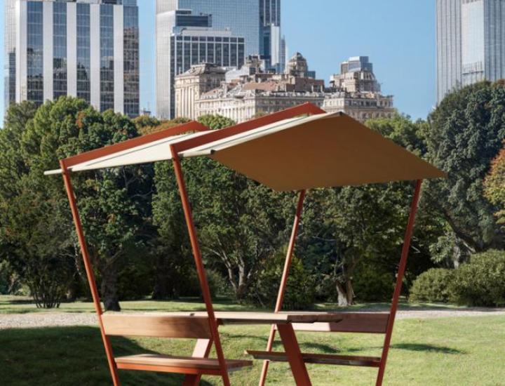 Table Manille Extremis avec parasol – table conviviale pour terrasse professionnelle