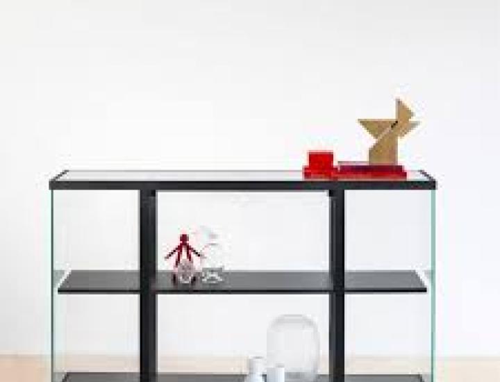 Vitrine Stolp Functionals avec objets exposés – vitrine sécurisée en aluminium et verre