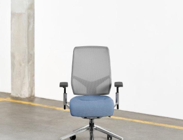 siège de bureau giroflex 68 dans un espace professionnel contemporain