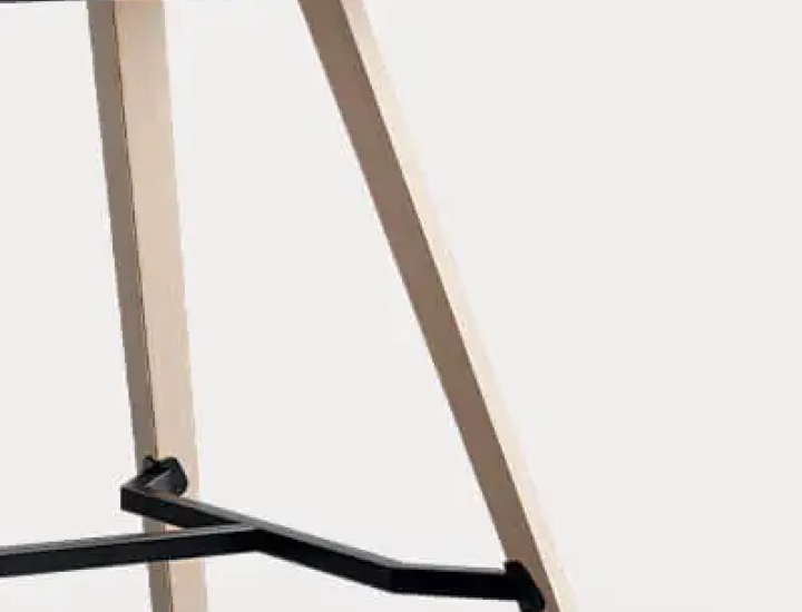 Table haute design Altitude dans un workcafé ou espace informel