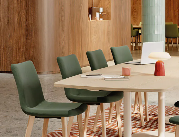 Table Chill installée dans un espace détente d’entreprise
