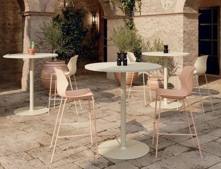 Table haute design Chill dans un espace détente professionnel