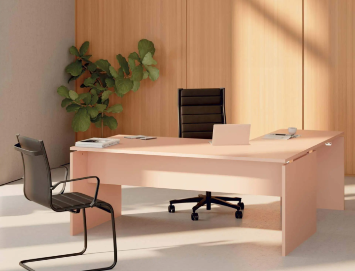 Chaise direction design Elite dans un espace de management contemporain