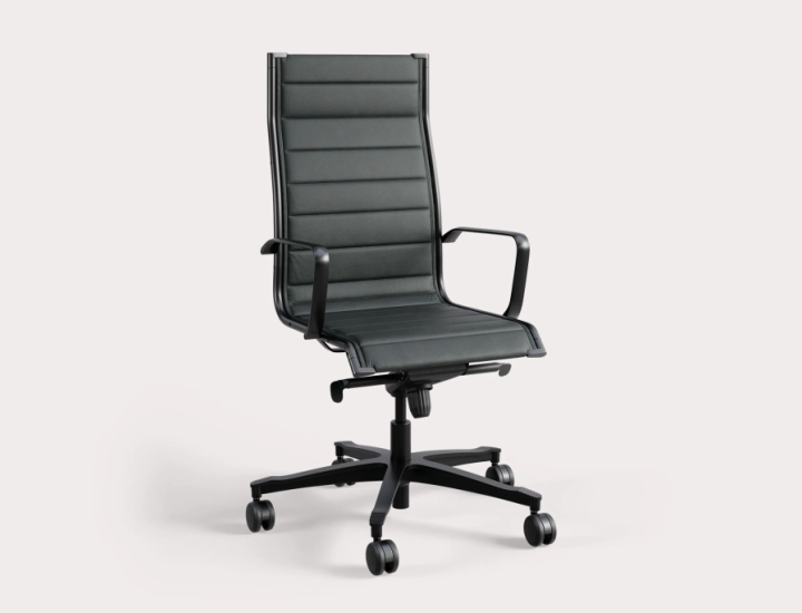 Chaise de direction Elite sur fond blanc