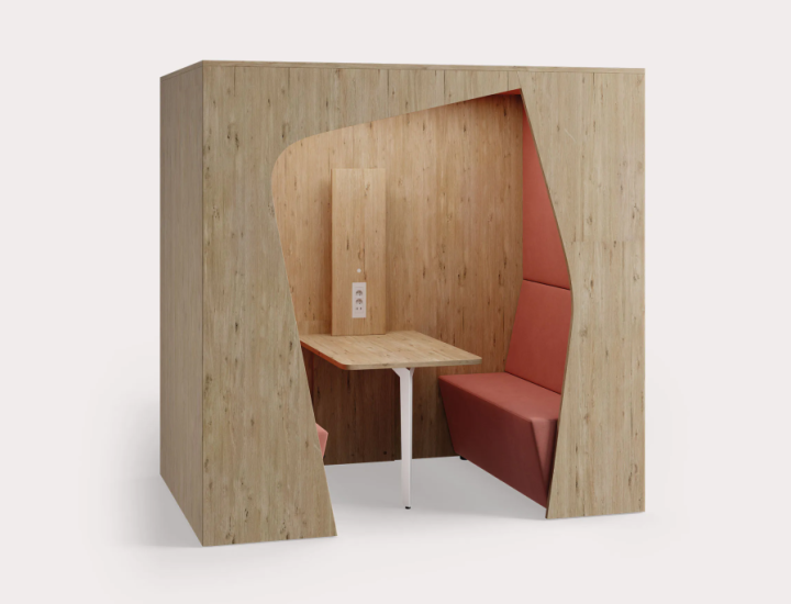 Cabine phonique Komunikube sur fond blanc