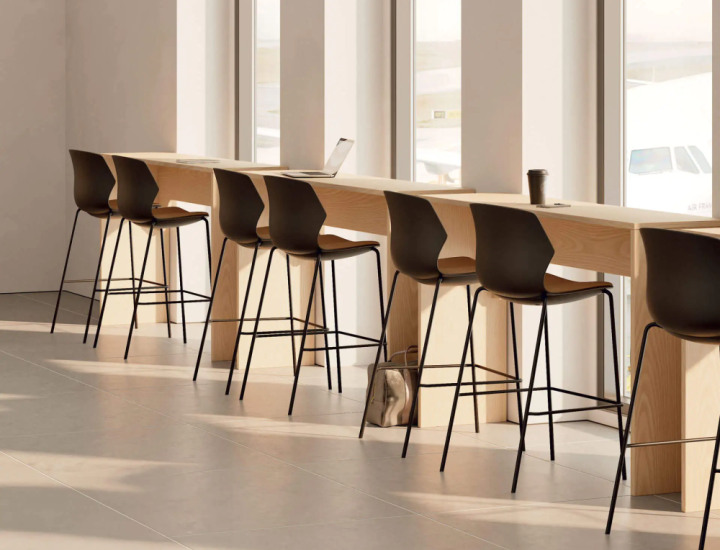 Table haute Share en ambiance workcafé ou salle de pause design