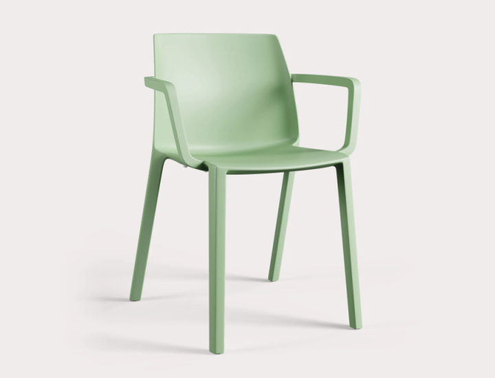 Chaise Soléo sur fond blanc en polypropylène pour usage professionnel