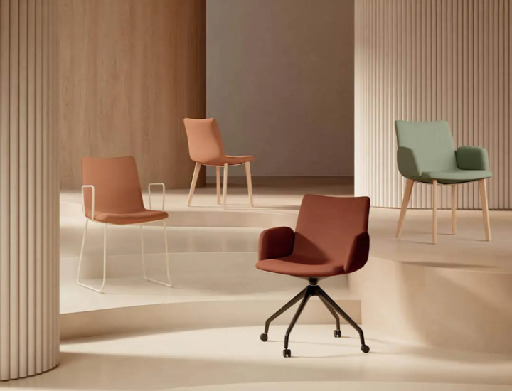 Chaise de réunion Vita installée dans une salle de réunion professionnelle
