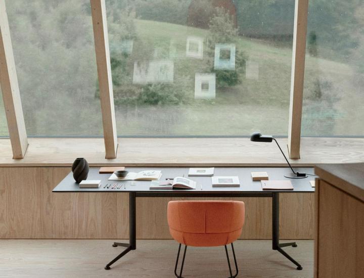 Fauteuil CALETO Softline dans un aménagement professionnel élégant.