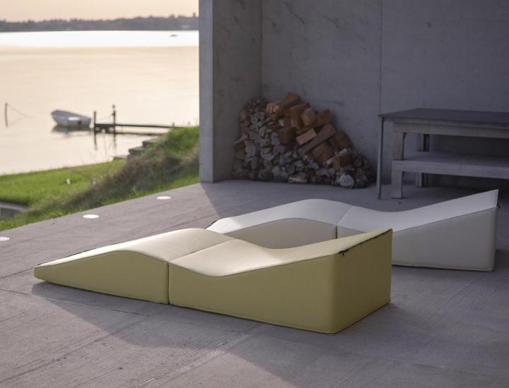 Pouf modulable EASY Softline pour terrasse ou espace détente professionnel.