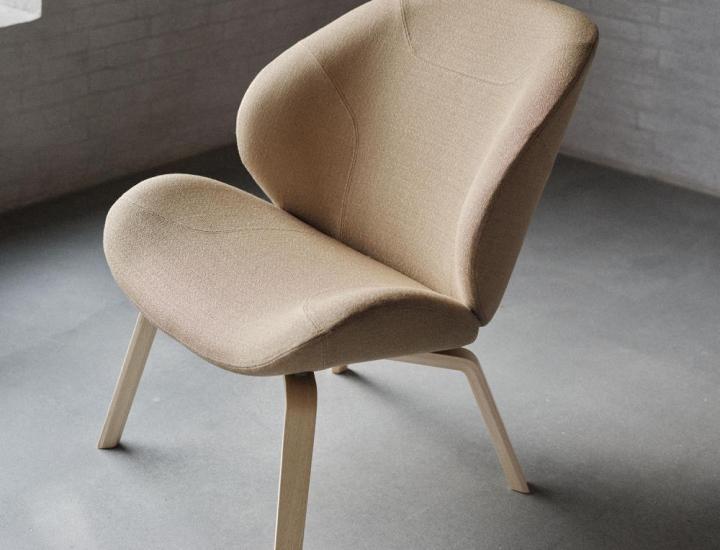 Pouf poire ESPRIT Softline dans un espace lounge contemporain.