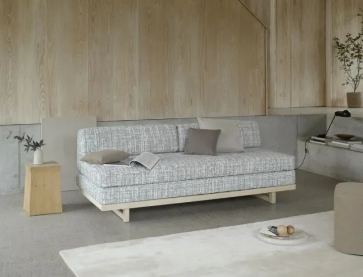 Canapé-lit ZENZO Softline déployé dans un intérieur premium et apaisant.