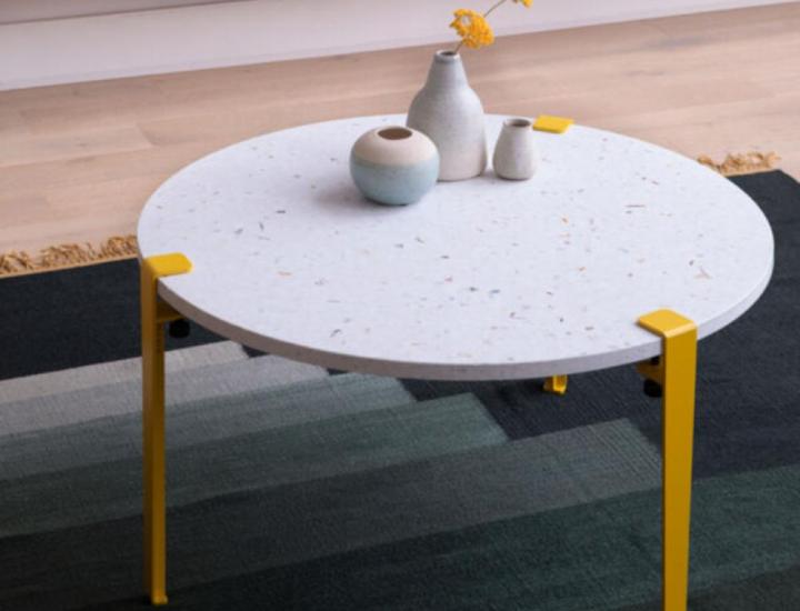 Table basse ronde design Venezia – Plastique recyclé unique et pieds acier en 16 coloris pour zones lounge et espaces d'accueil
