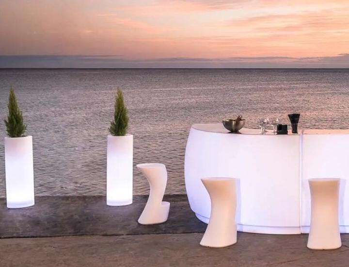 Bar de réception modulable Fiesta – Collection Vondom par Archirivolto Design