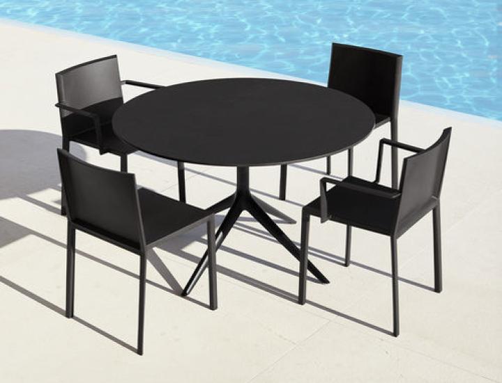 Table design tripode et quadrupode Mari-Sol – Mobilier professionnel Vondom sur devis