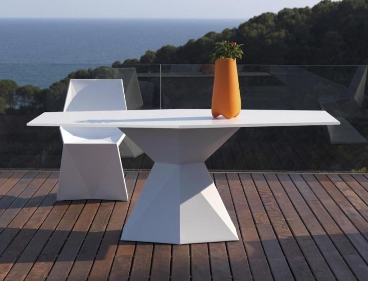 Table outdoor design Vertex Vondom – Collection Karim Rashid intérieur extérieur sur devis