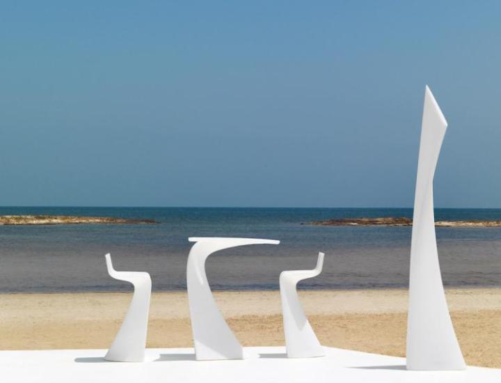 Table design tripode et quadrupode Mari-Sol – Mobilier professionnel Vondom sur devis