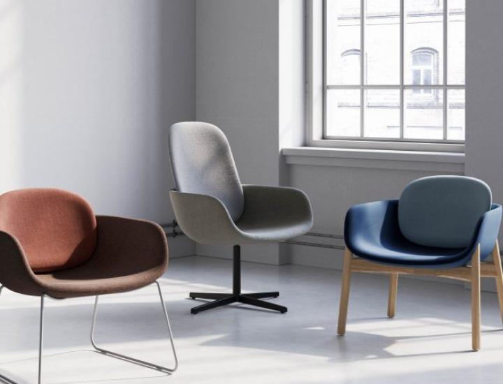 Peb Wooden Legs Infiniti – Fauteuil contract enveloppant pour espaces hospitality et corporate haut de gamme