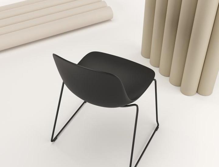 Chaise design nordique monocoque Pure Loop Mono 4 Legs – Infiniti Design par Claus Breinholt
