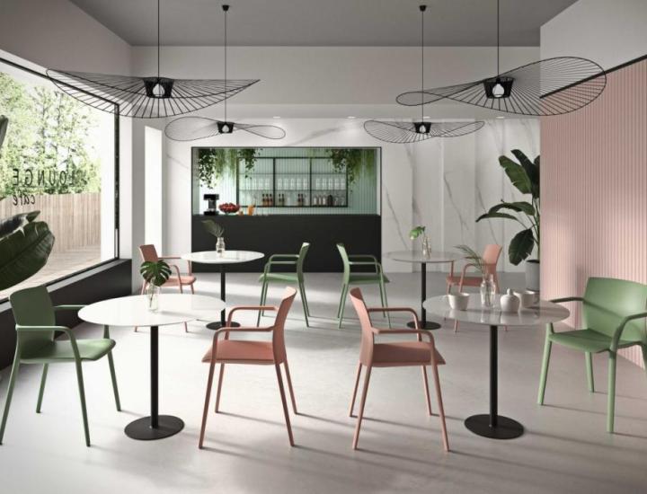 Chaise Klia – Légèreté, résistance et polyvalence en mille coloris