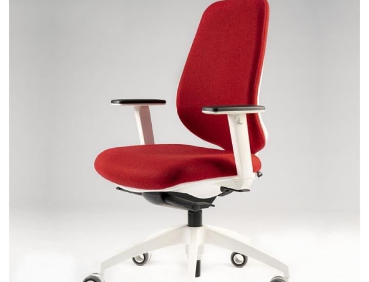 Pratica Luxy – Siège opératif synchrone en tissu ou résille, confort et durabilité Made in Italy