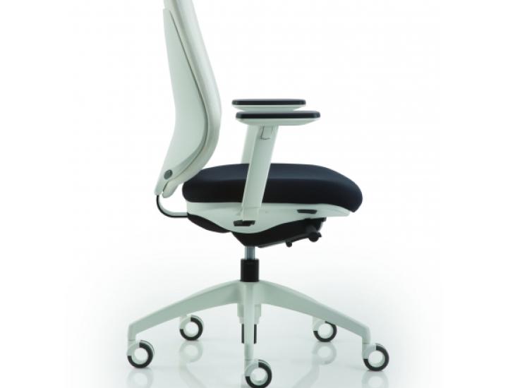 Chaise Pratica Luxy – Ergonomie accessible et design épuré pour vos postes de travail quotidiens