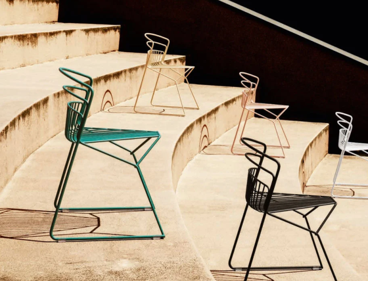 Luxy Ribelle – La chaise tout-acier rebelle, polyvalente et design pour vos espaces collectifs