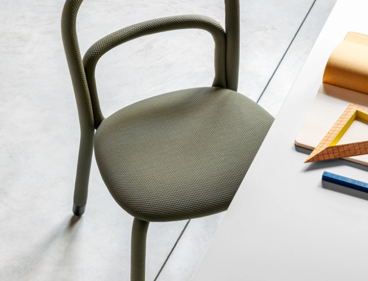 Chaise restaurant colorée Midj Pippi Roberto Paoli – siège contract design italien personnalisable