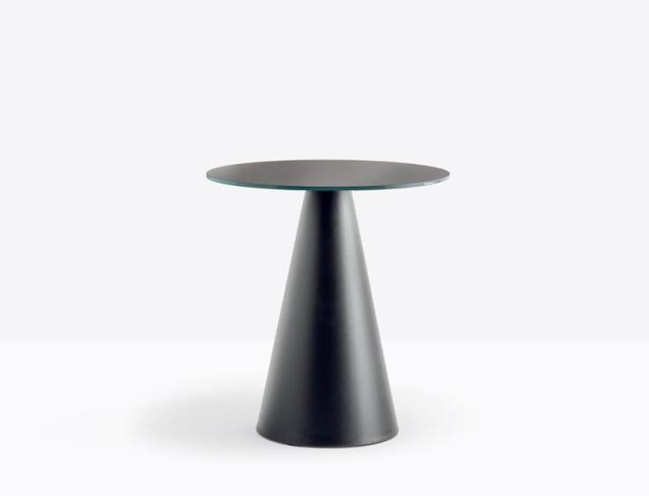 Table Ikon Pedrali 865, piétement conique blanc en polyéthylène moulé, plateau rond stratifié HPL, fond blanc, vue de face