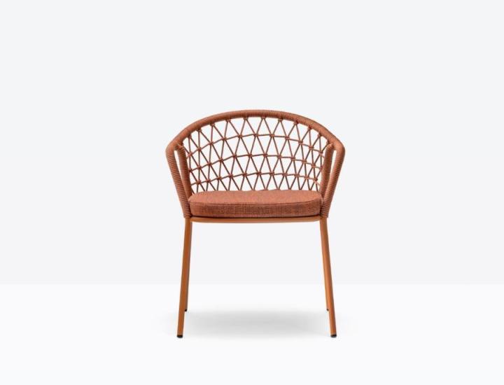Fauteuil Panarea 3675 Pedrali, structure acier thermolaquée, tressage corde polypropylène artisanal motif géométrique, fond blanc, vue de face